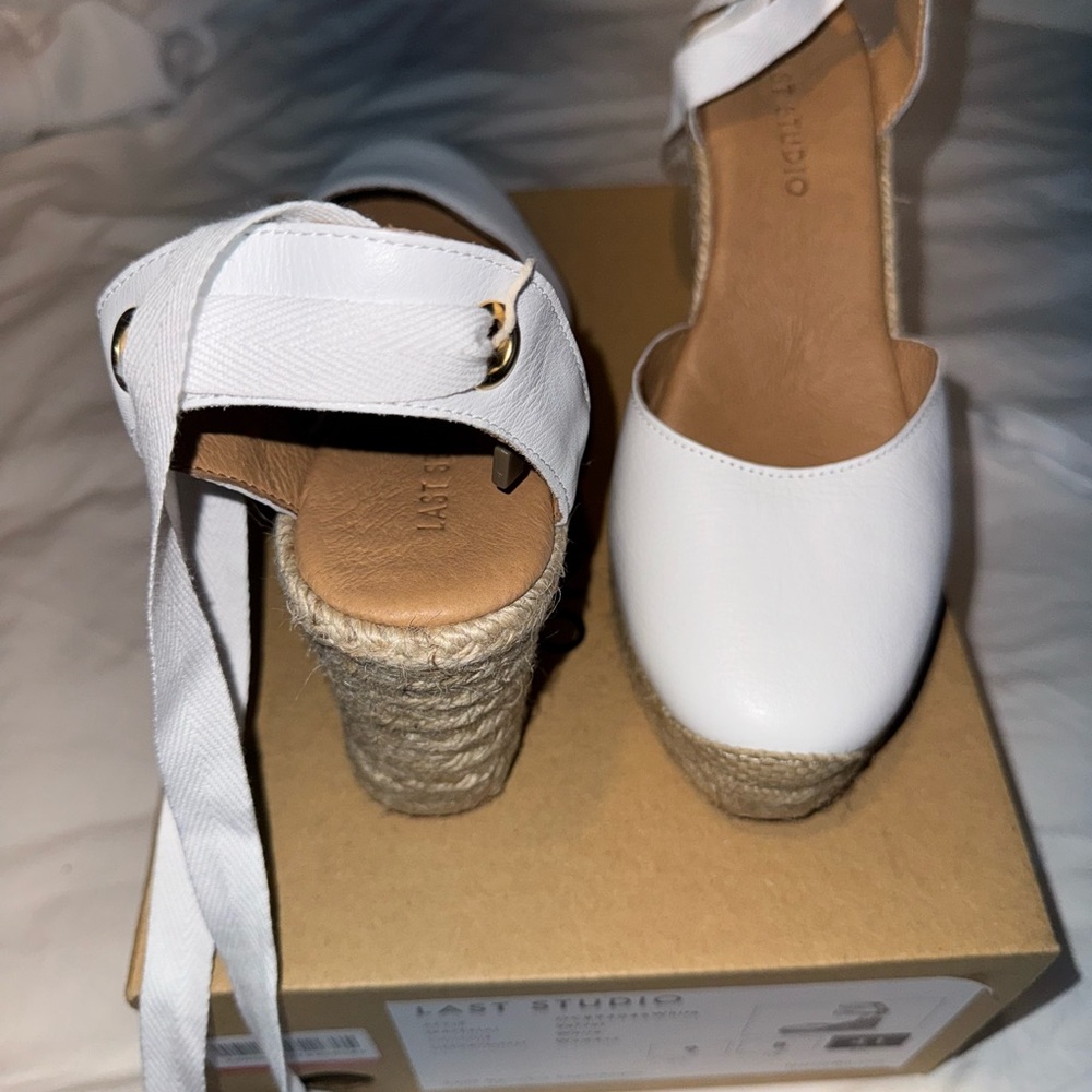 Last studio NWT NEW white espadrille wedges